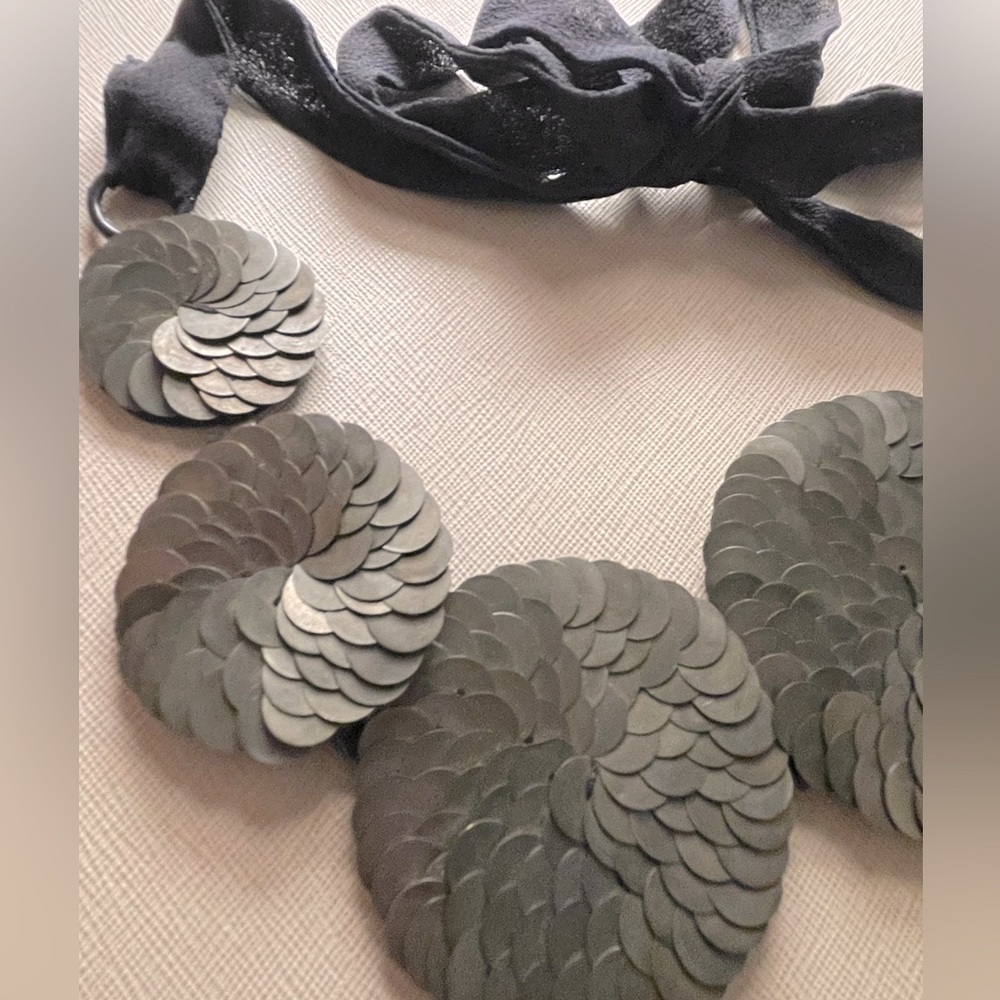 Graduated Statement Bib Necklace - Picture 7 of 8